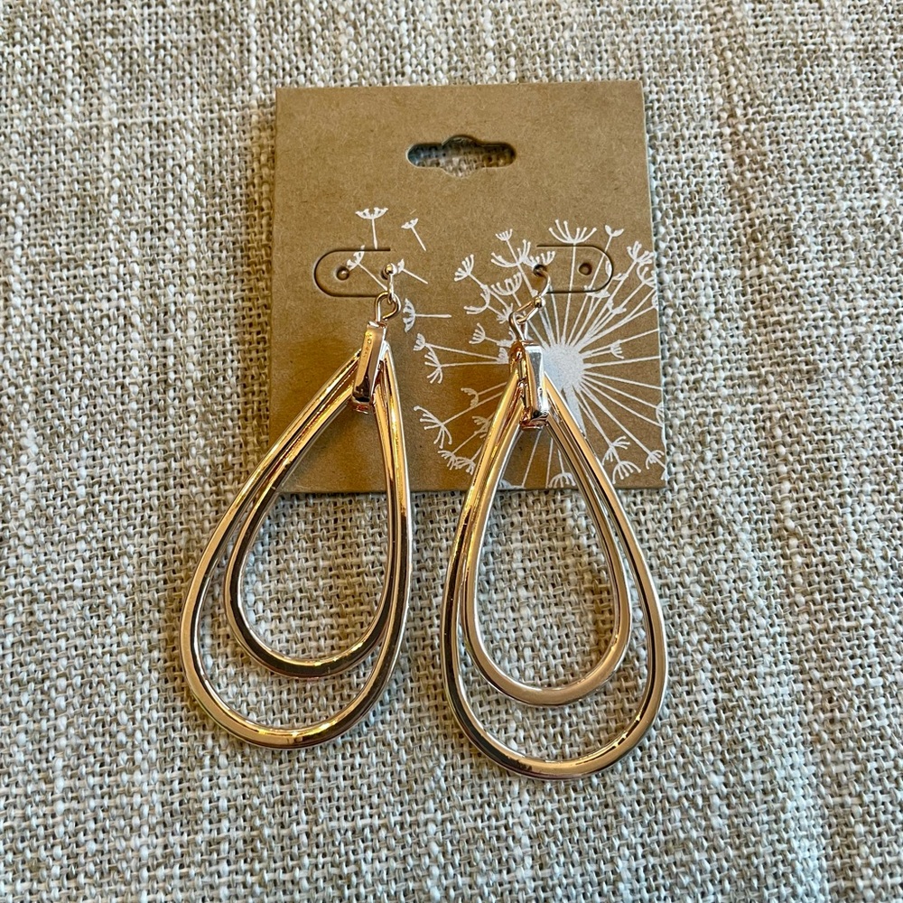 NWT Rose Gold Fashion Elongated Double Front Loops